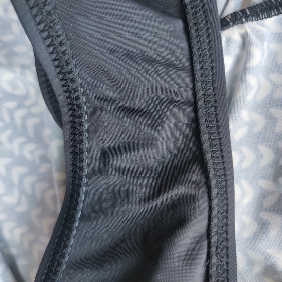 LA BLANCA Santana Skirted Swimsuit 8 One Piece Swimdress Abstract Black White - Picture 11 of 13